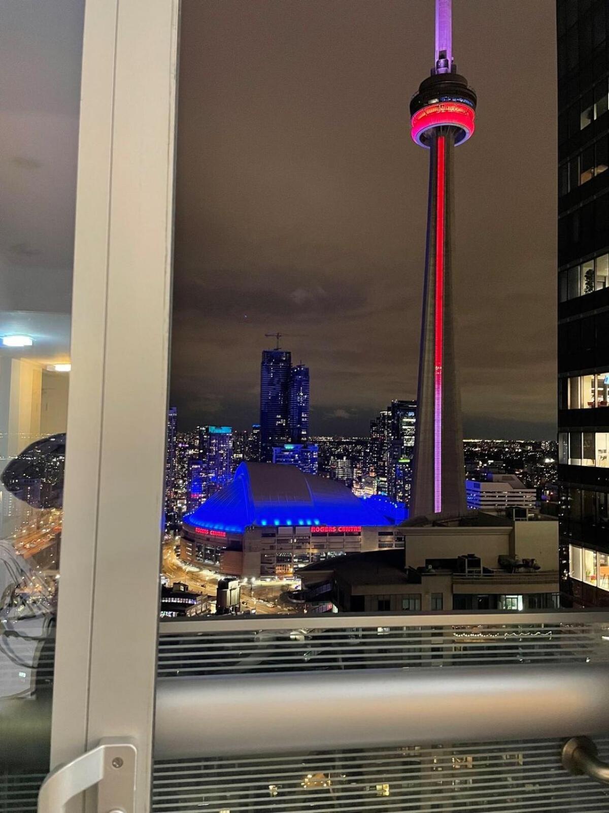 Luxury 2br 2bath With Parking And Balcony * Toronto